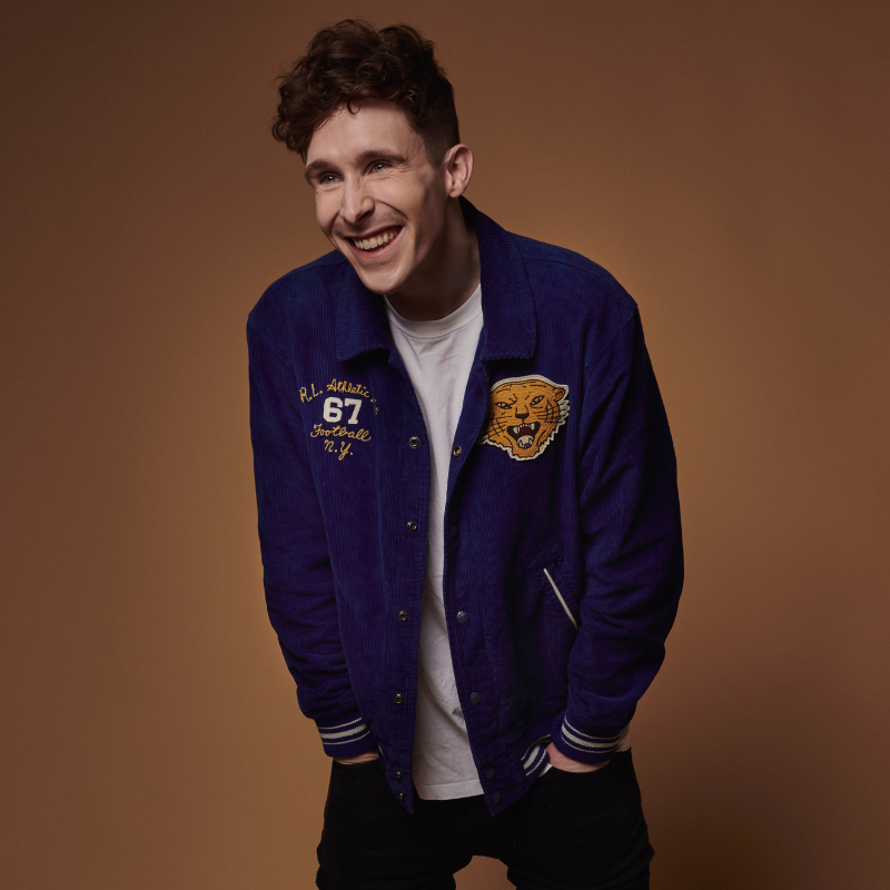 Photo of performer Larry Dean, smiling.